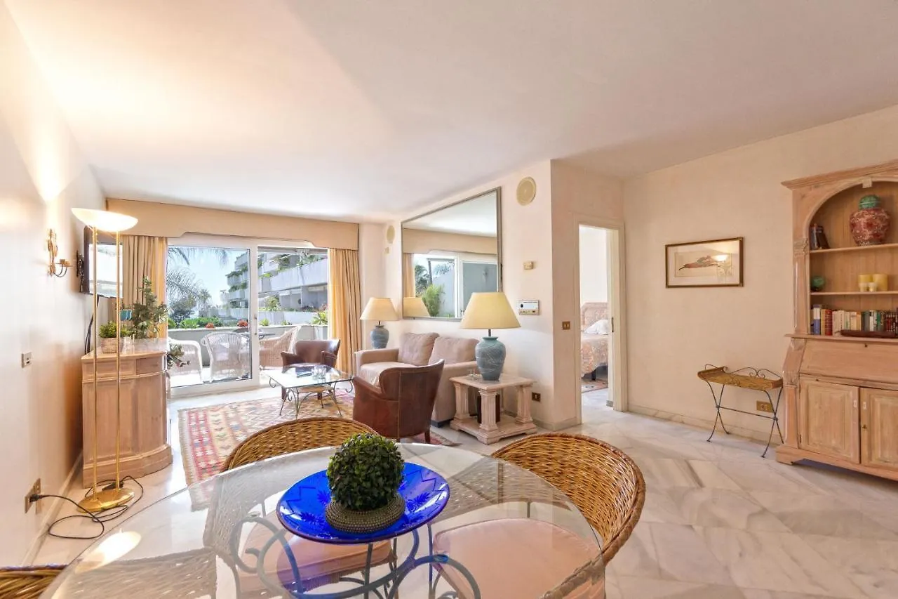 아파트 Los Granados I, Puerto Banus, 마르베야 스페인